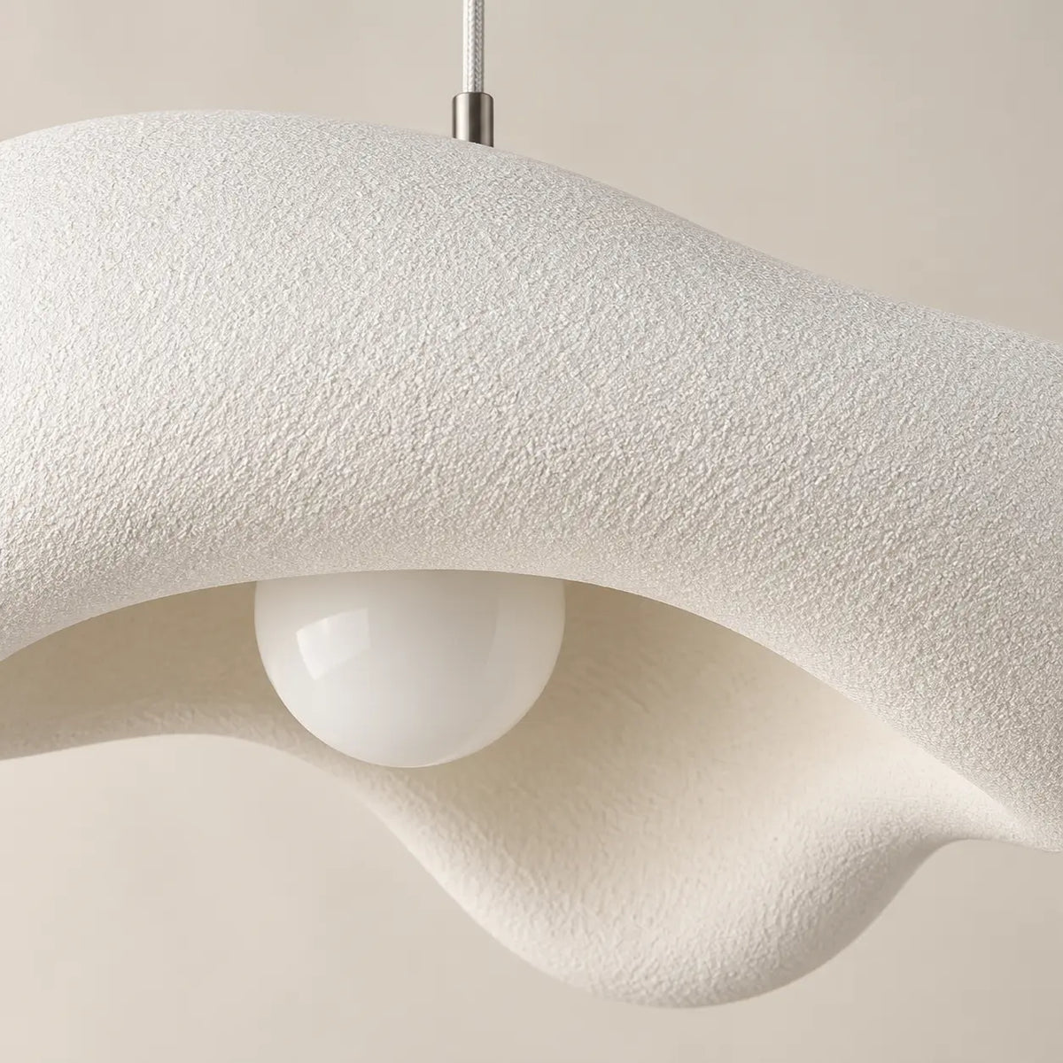 Détail de la texture minérale HDPS de la suspension Nami