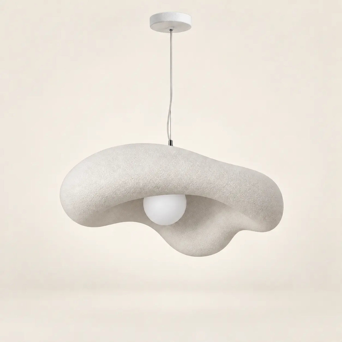 Packshot de la suspension luminaire design Nami blanche éteinte