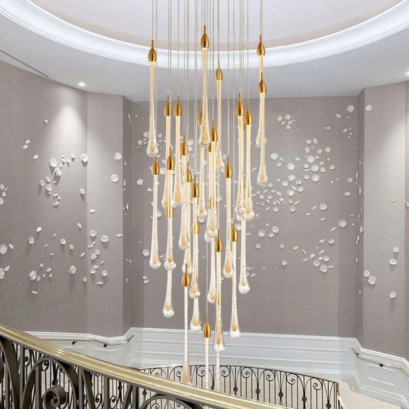 Lustre cristal goutte d'eau doré pour escalier et hall