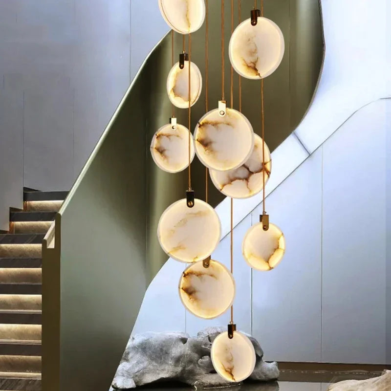 Suspension lustre LED moderne pour cage d'escalier
